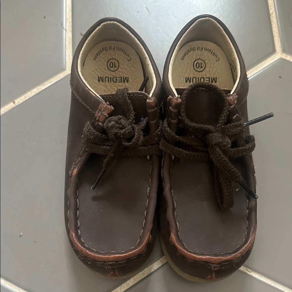 Excellent Condition Footmates Wallaby Size 10